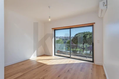 Moradia T4 para Arrendamento em Barcarena