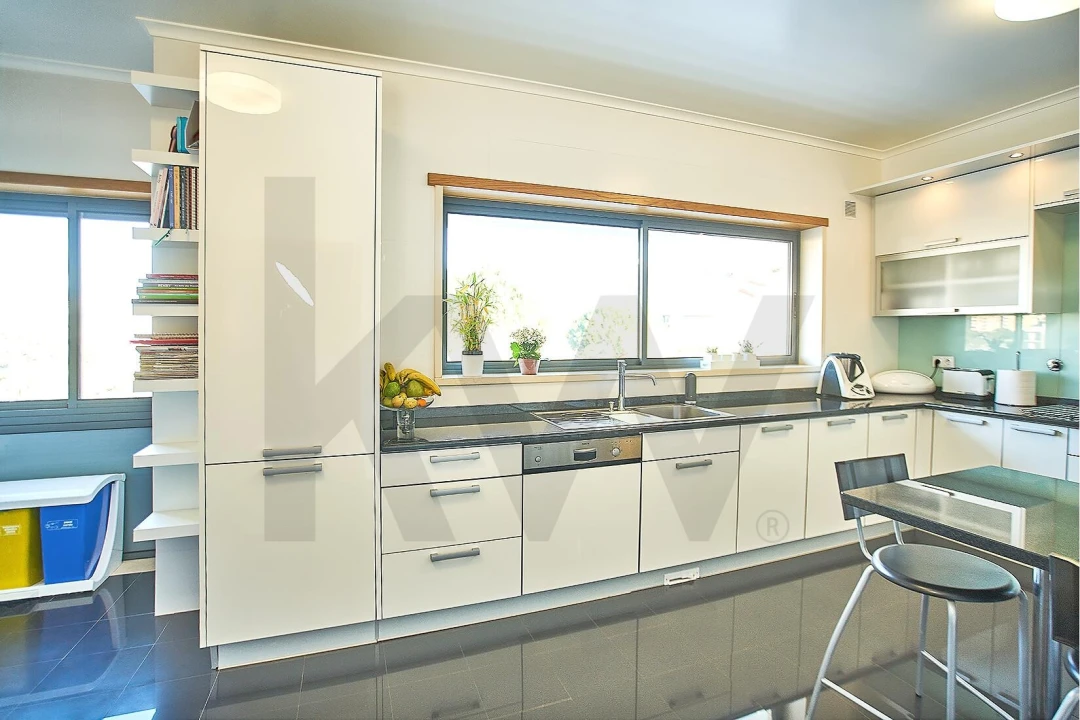 Moradia T4 para Arrendamento em Barcarena Foto 2