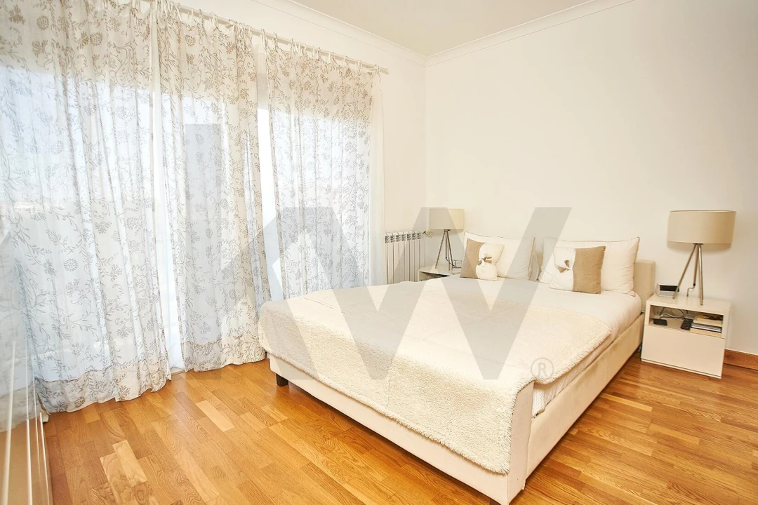 Moradia T4 para Arrendamento em Barcarena Foto 11