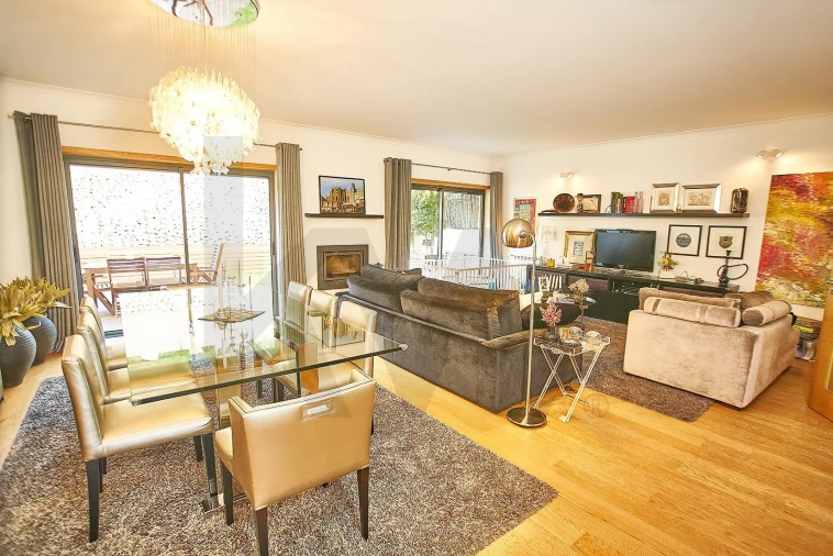 Moradia T4 para Arrendamento em Barcarena Foto 6