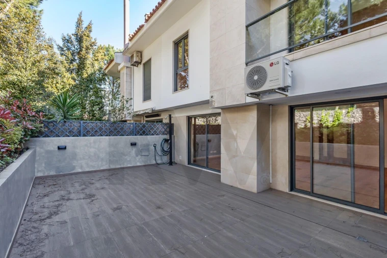 Moradia T4 para Arrendamento em Barcarena