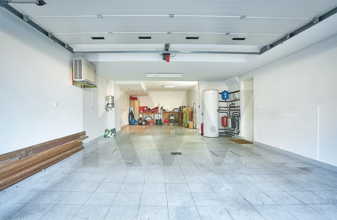 Moradia T4 para Arrendamento em Barcarena Foto 16