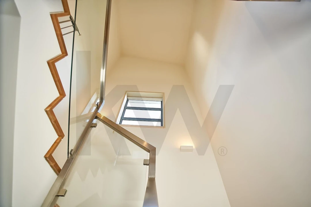 Moradia T4 para Arrendamento em Barcarena Foto 8