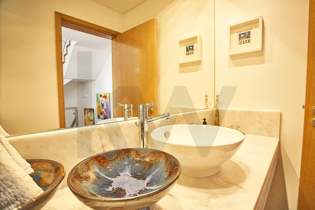 Moradia T4 para Arrendamento em Barcarena Foto 7