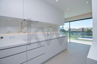 Apartamento T1 para Venda em Carcavelos e Parede