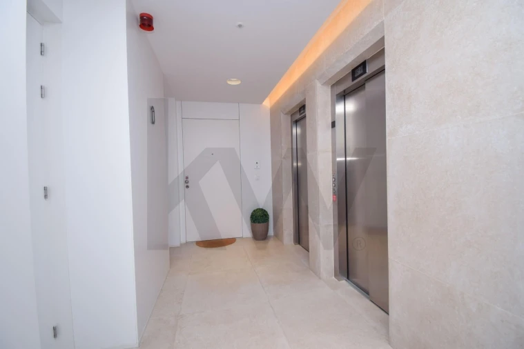 Apartamento T1 para Venda em Carcavelos e Parede Foto 8