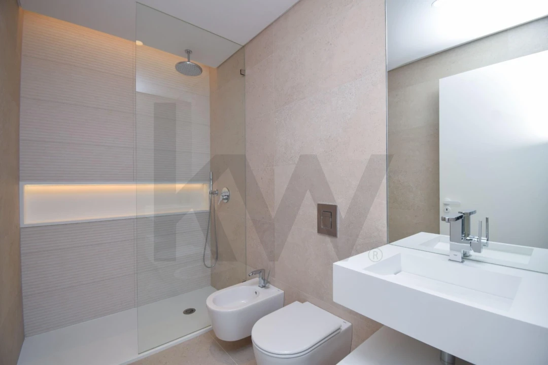 Apartamento T1 para Venda em Carcavelos e Parede Foto 9