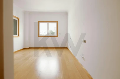 Apartamento T3 para Arrendamento em Oeiras e São Julião da Barra, Paço de Arcos e Caxias