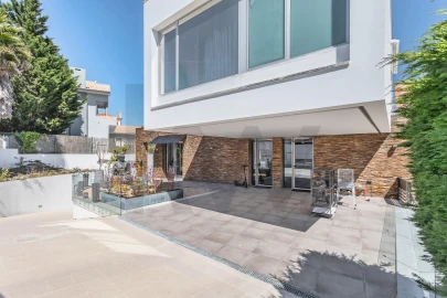 Moradia T5 para Venda em São João das Lampas e Terrugem