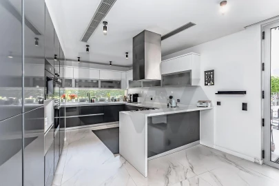 Moradia T5 para Venda em São João das Lampas e Terrugem