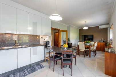 Moradia T4 para Venda em Vila Praia de Ancora