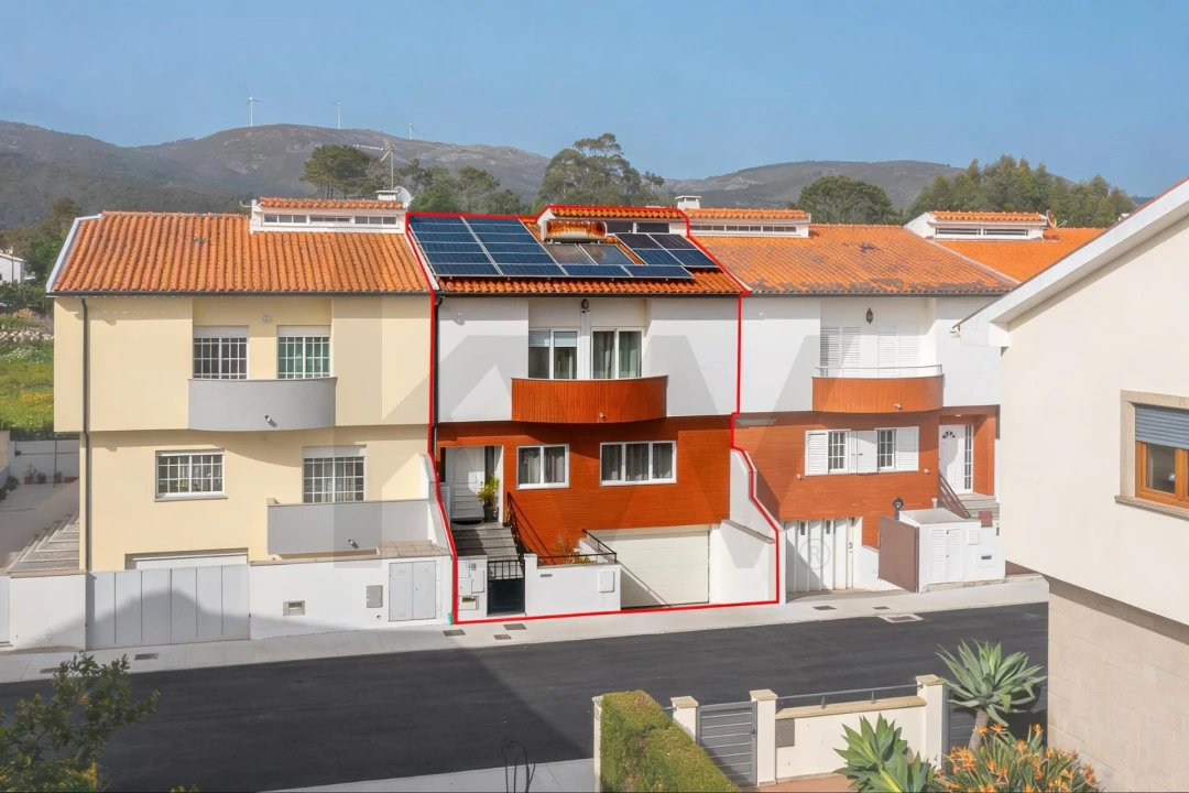 Moradia T4 para Venda em Vila Praia de Ancora Foto 1
