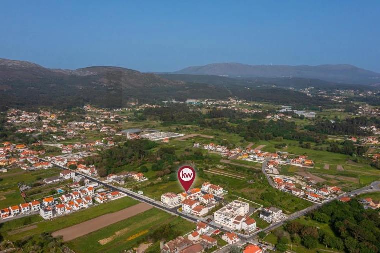 Moradia T4 para Venda em Vila Praia de Ancora Foto 40