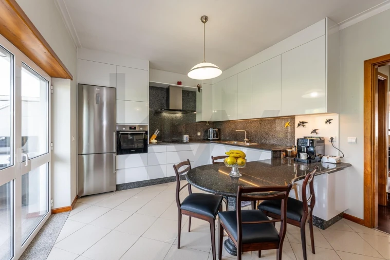 Moradia T4 para Venda em Vila Praia de Ancora Foto 11