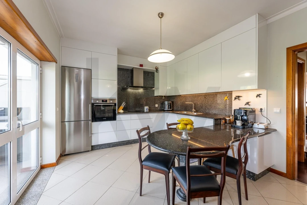 Moradia T4 para Venda em Vila Praia de Ancora Foto 11