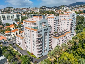 Apartamento T4 para Arrendamento em Funchal (Se)