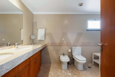 Apartamento T4 para Arrendamento em Funchal (Se)