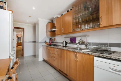 Apartamento T4 para Arrendamento em Funchal (Se)