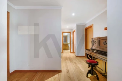 Apartamento T4 para Arrendamento em Funchal (Se)