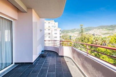 Apartamento T4 para Arrendamento em Funchal (Se)