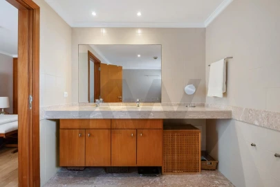 Apartamento T4 para Arrendamento em Funchal (Se)