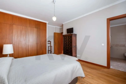 Apartamento T4 para Arrendamento em Funchal (Se)