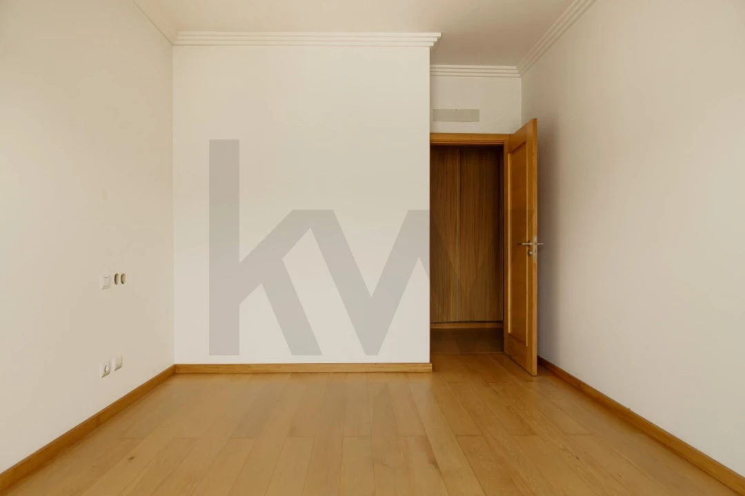 Apartamento T3 para Arrendamento em Oeiras e São Julião da Barra, Paço de Arcos e Caxias Foto 12