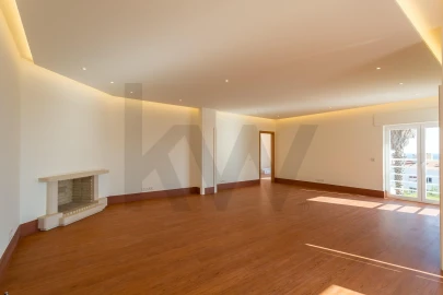 Apartamento T3 para Arrendamento em Carcavelos e Parede