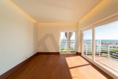 Apartamento T3 para Arrendamento em Carcavelos e Parede