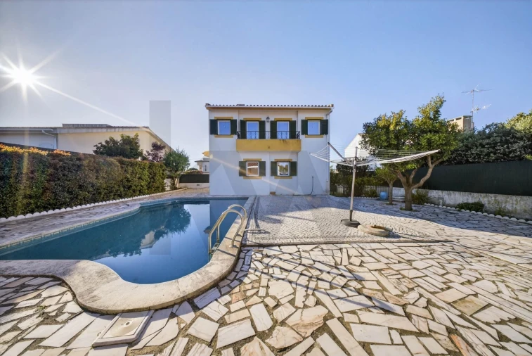 Moradia T4 para Venda em Sesimbra (Castelo) Foto 38