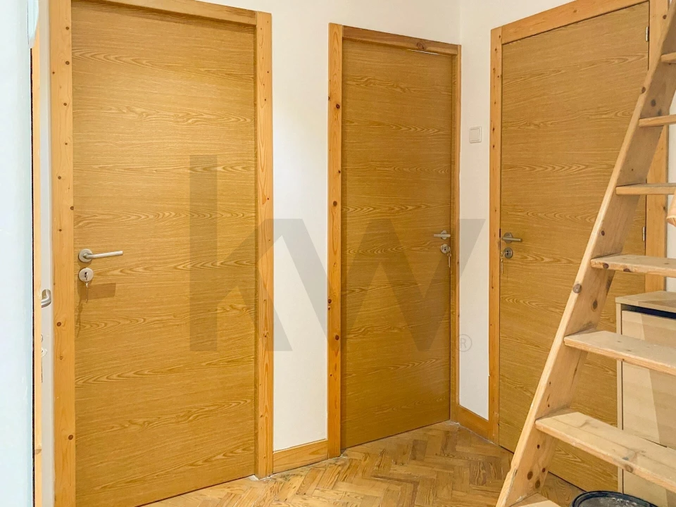 Apartamento T2 para Venda em Alvalade Foto 2