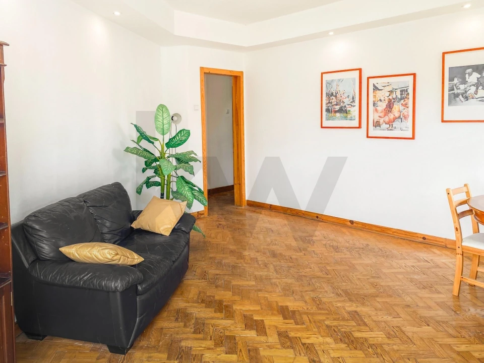 Apartamento T2 para Venda em Alvalade Foto 5