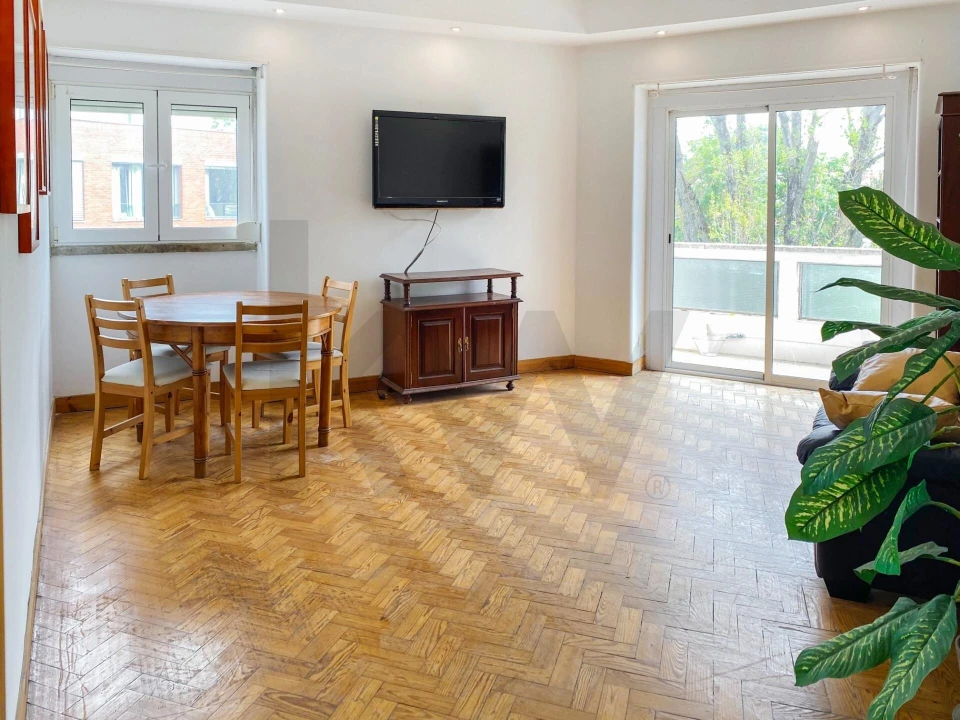 Apartamento T2 para Venda em Alvalade Foto 4