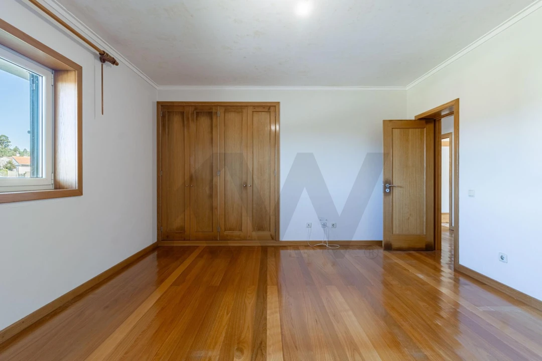 Moradia T4 para Venda em Macieira de Sarnes Foto 15