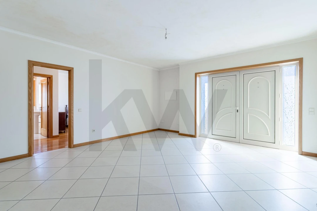 Moradia T4 para Venda em Macieira de Sarnes Foto 9