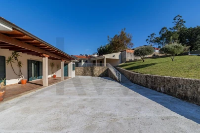 Moradia T4 para Venda em Macieira de Sarnes