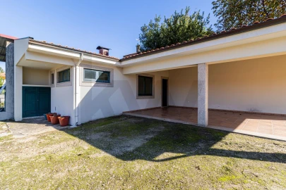 Moradia T4 para Venda em Macieira de Sarnes