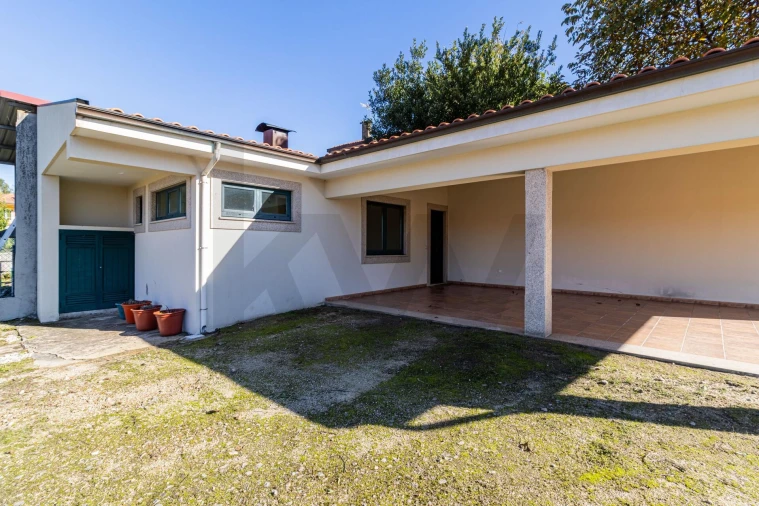 Moradia T4 para Venda em Macieira de Sarnes Foto 7