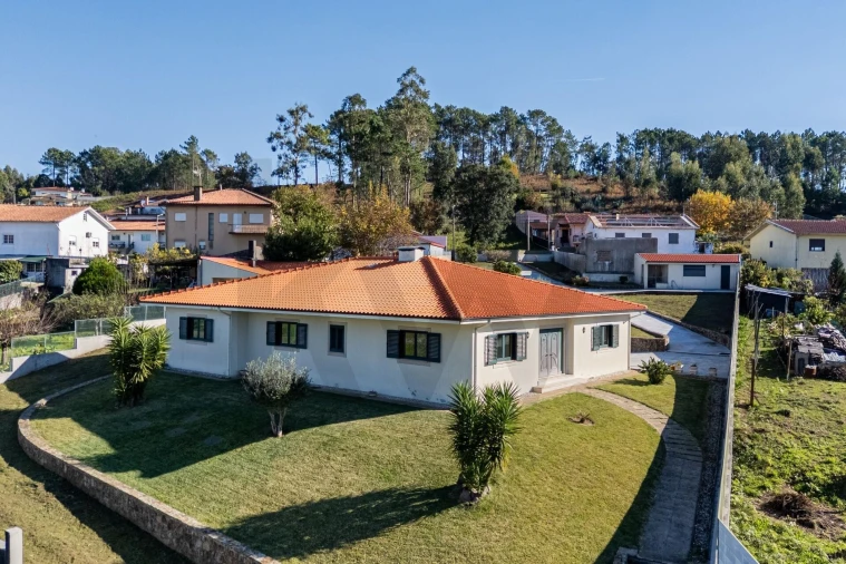 Moradia T4 para Venda em Macieira de Sarnes Foto 21