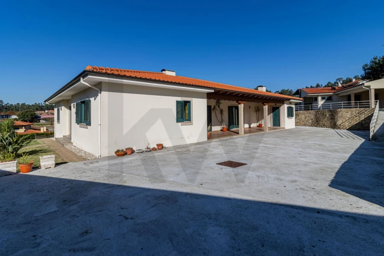 Moradia T4 para Venda em Macieira de Sarnes Foto 5