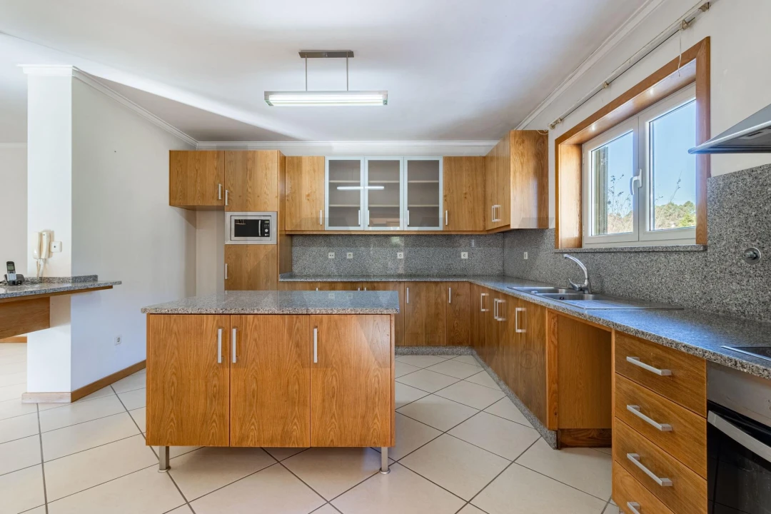 Moradia T4 para Venda em Macieira de Sarnes Foto 19