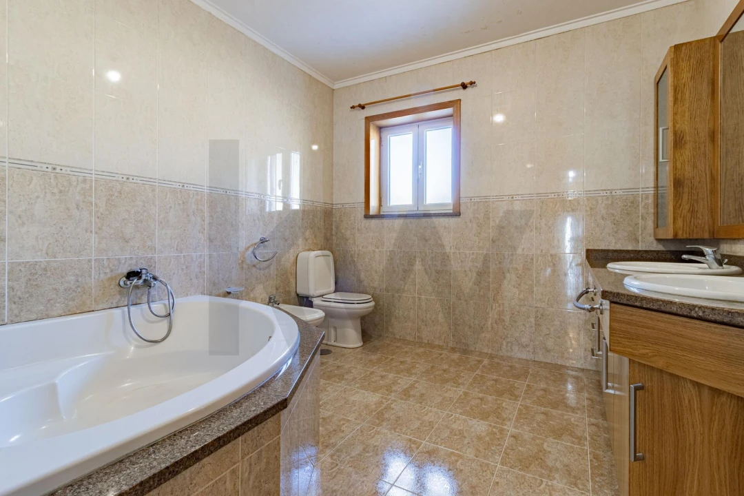 Moradia T4 para Venda em Macieira de Sarnes Foto 17