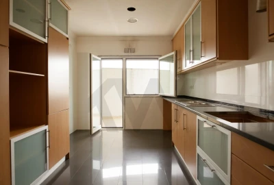 Apartamento T3 para Venda em Oeiras e São Julião da Barra, Paço de Arcos e Caxias