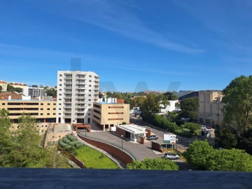 Apartamento T3 para Venda em Oeiras e São Julião da Barra, Paço de Arcos e Caxias