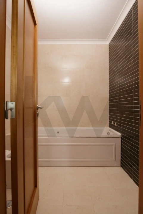 Apartamento T3 para Venda em Oeiras e São Julião da Barra, Paço de Arcos e Caxias