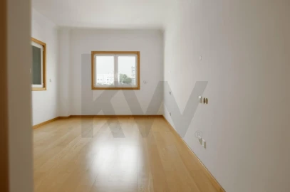 Apartamento T3 para Venda em Oeiras e São Julião da Barra, Paço de Arcos e Caxias