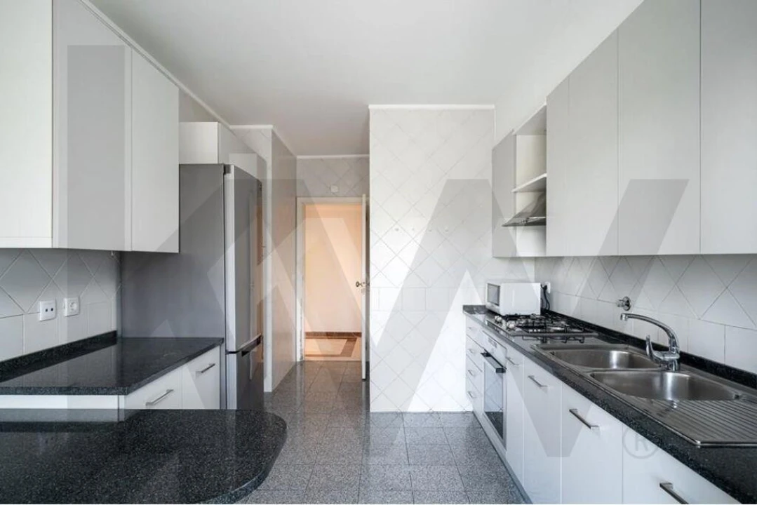 Apartamento T4 para Arrendamento em Lumiar Foto 12