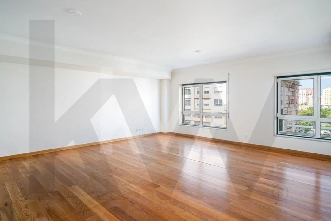 Apartamento T4 para Arrendamento em Lumiar Foto 3