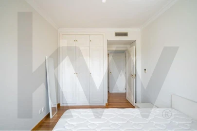 Apartamento T4 para Arrendamento em Lumiar