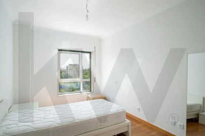 Apartamento T4 para Arrendamento em Lumiar